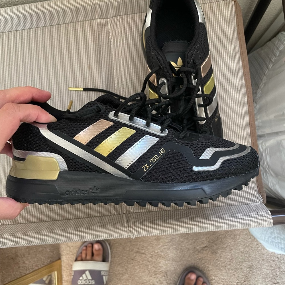 Adidas - Picture 3 of 4